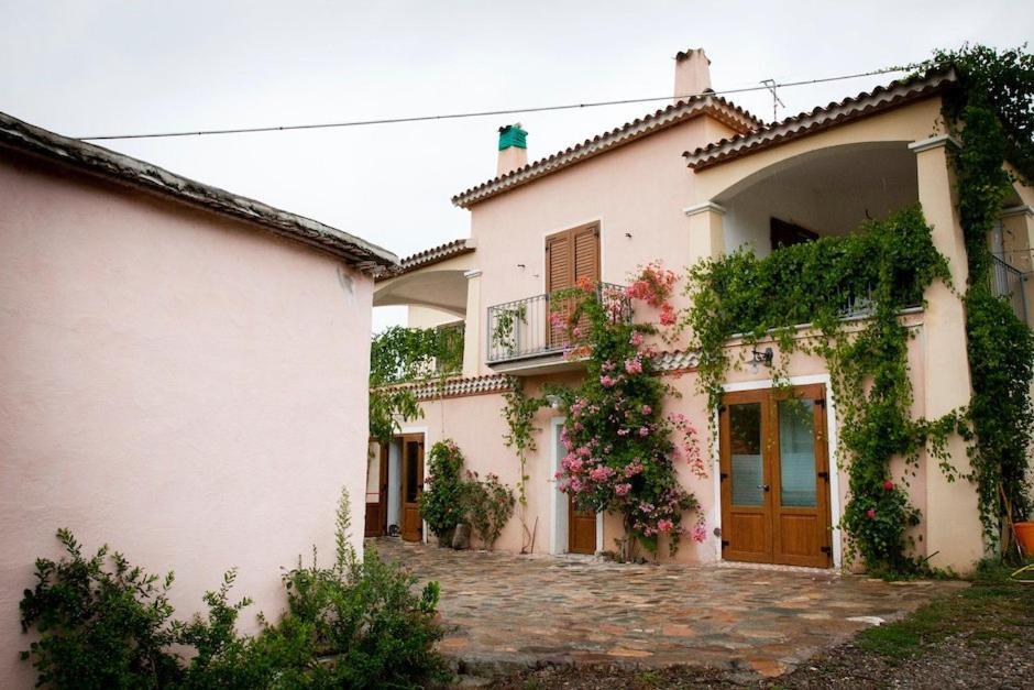 Agriturismo Donnolu Tertenìa Exteriör bild